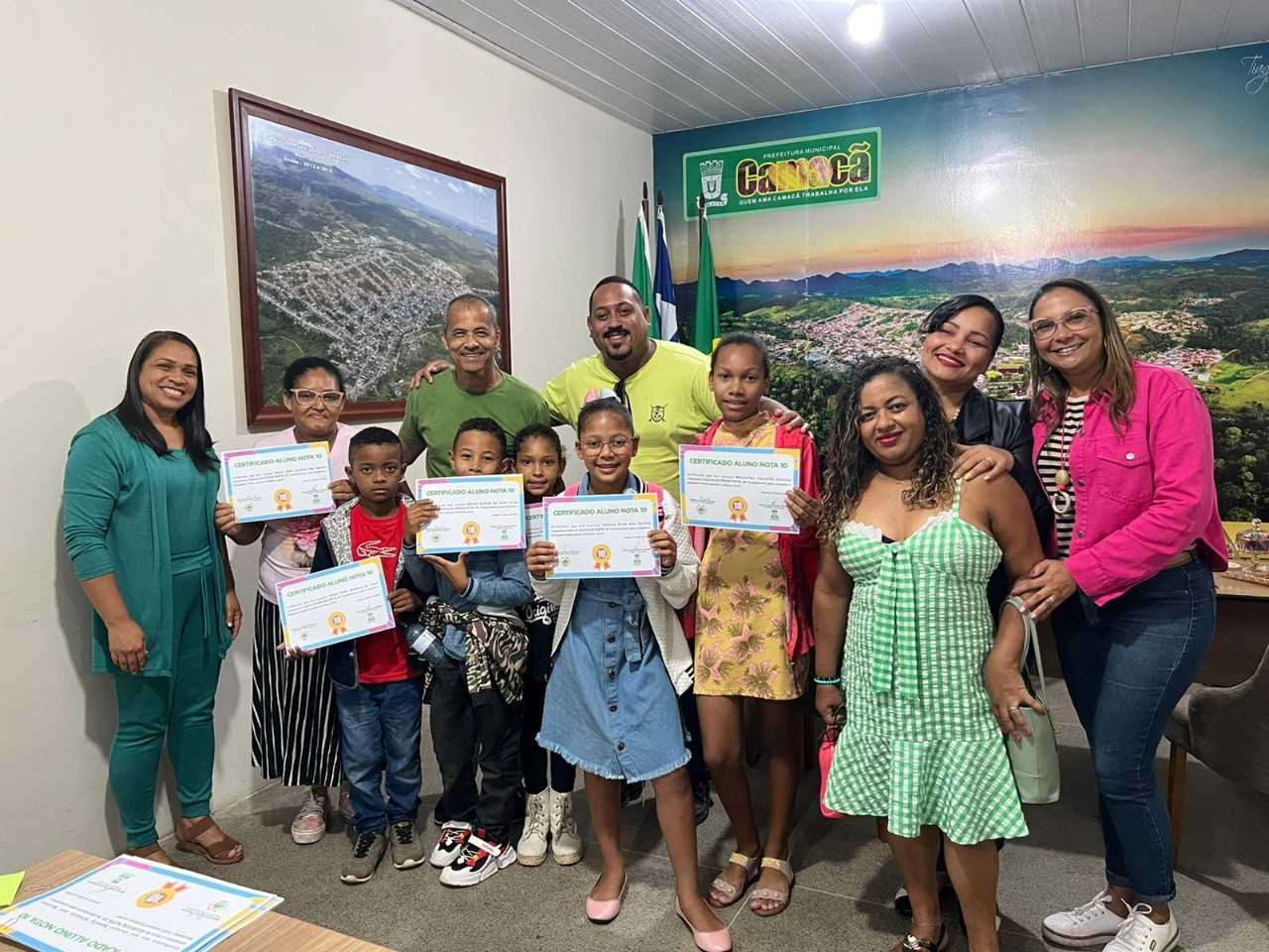 Camacã: Secretaria de Educação premia mais alunos do Projeto Aluno nota 10, parte II